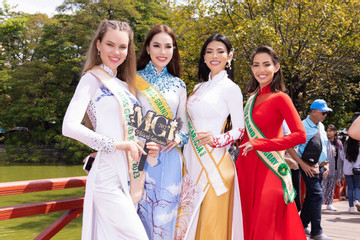 Lê Hoàng Phương làm ‘HDV du lịch’ cho các thí sinh Miss Grand International