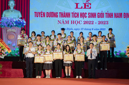 Nam Định khen thưởng 602 học sinh giỏi, giáo viên dạy giỏi