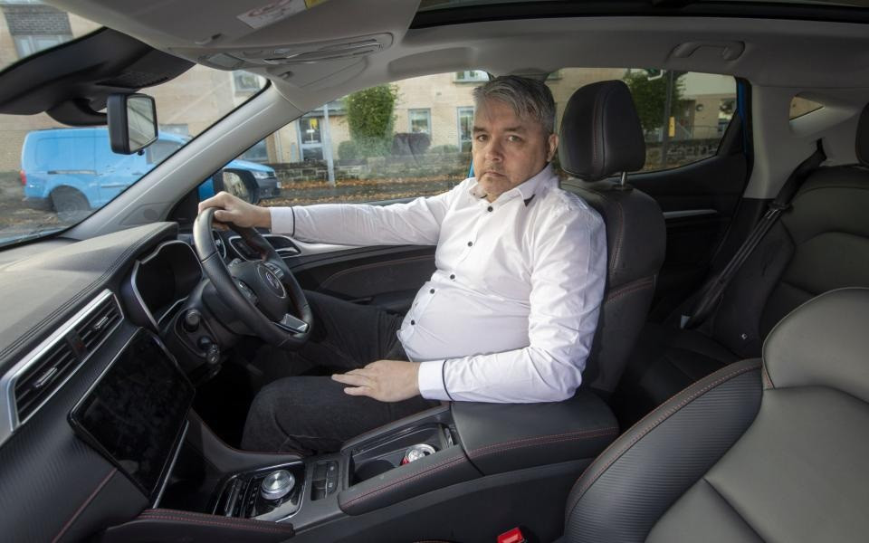 Ô tô điện MG mới mua đã gặp lỗi như mất phanh, tài xế bị nhốt bên trong xe - 3