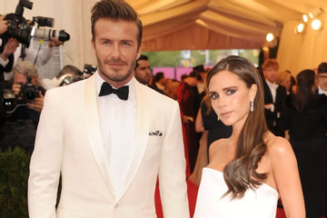 Vợ chồng Beckham ăn mặc đồng điệu suốt 24 năm hôn nhân