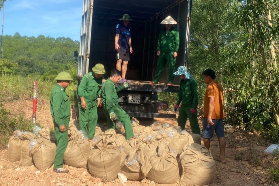 5 tấn đất thật từ Ngã ba Đồng Lộc được chuyển ra Hà Nội để dựng kịch