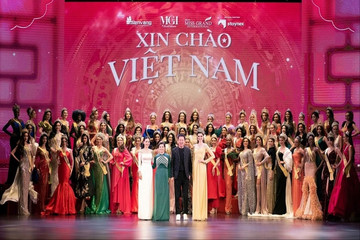 Cầu thang Nhà hát Lớn Hà Nội thử thách thí sinh Miss Grand International 2023