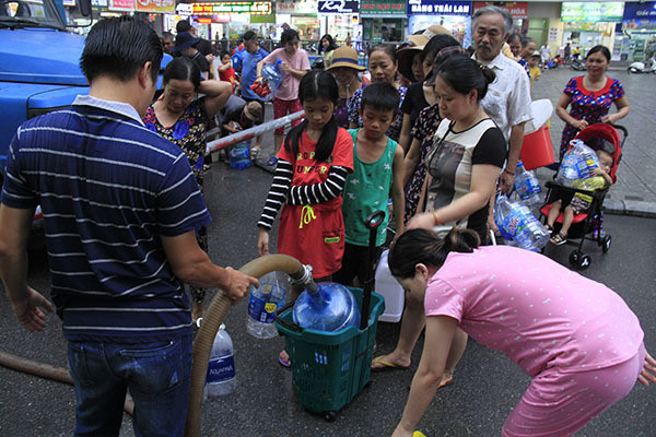 Nước sạch Hà Nội ai lo?