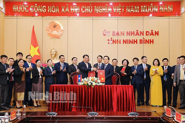 Vientiane, Ninh Binh sign MoU on cooperation hinh anh 1