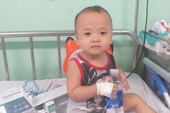 Bé Vũ Hữu Đức được bạn đọc giúp đỡ hơn 120 triệu đồng chữa bệnh