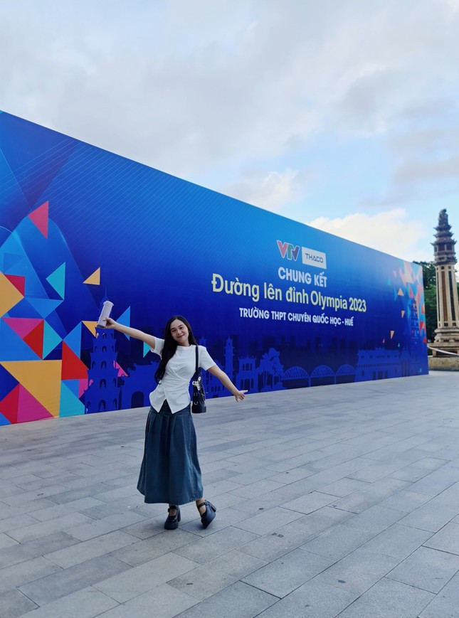 Cô gái dẫn chung kết Đường lên đỉnh Olympia cùng hot girl 7 thứ tiếng Khánh Vy ảnh 3