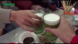 Cốc uống bia huyền thoại của người Hà Nội, khách Tây mê mẩn mua về nước