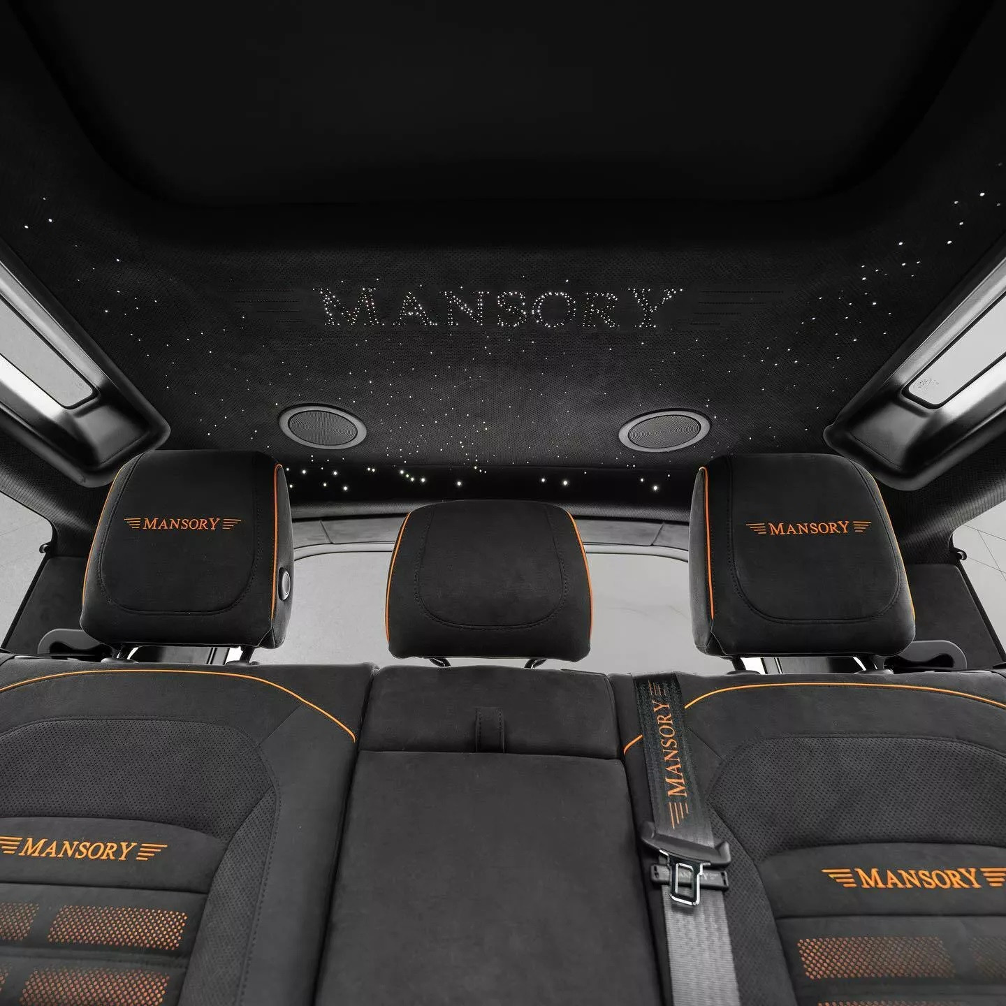 Mansory nâng cấp Land Rover Defender với diện mạo hầm hố và mạnh như siêu xe