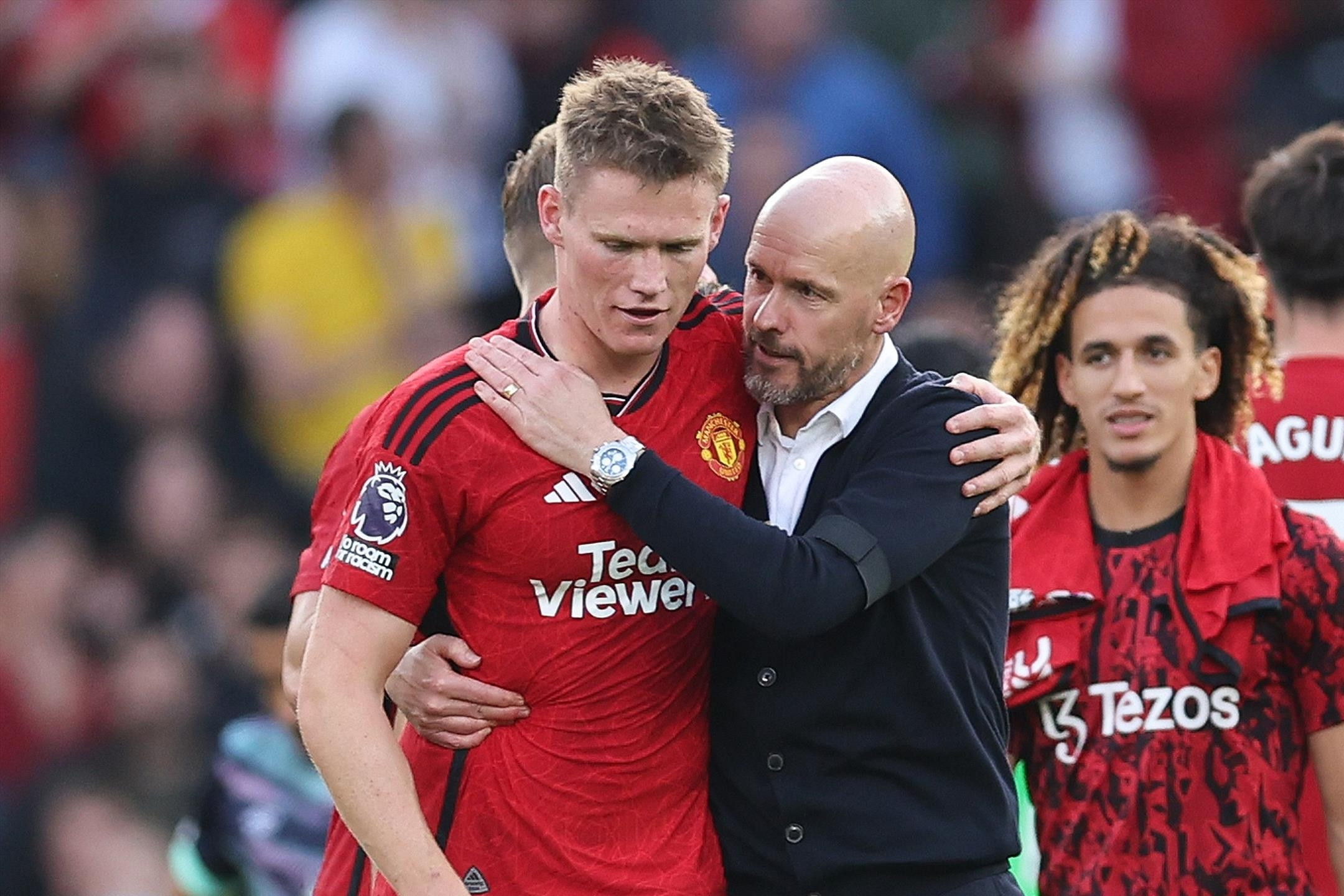 Erik ten Hag nói gì với McTominay trước khi vào cứu MU phút cuối