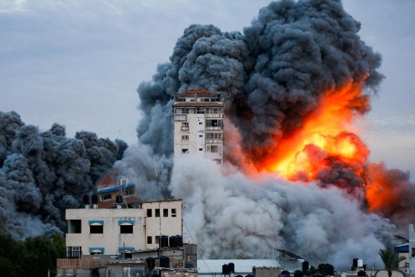 Israel không kích Dải Gaza, công bố thương vong sau vụ tấn công của Hamas
