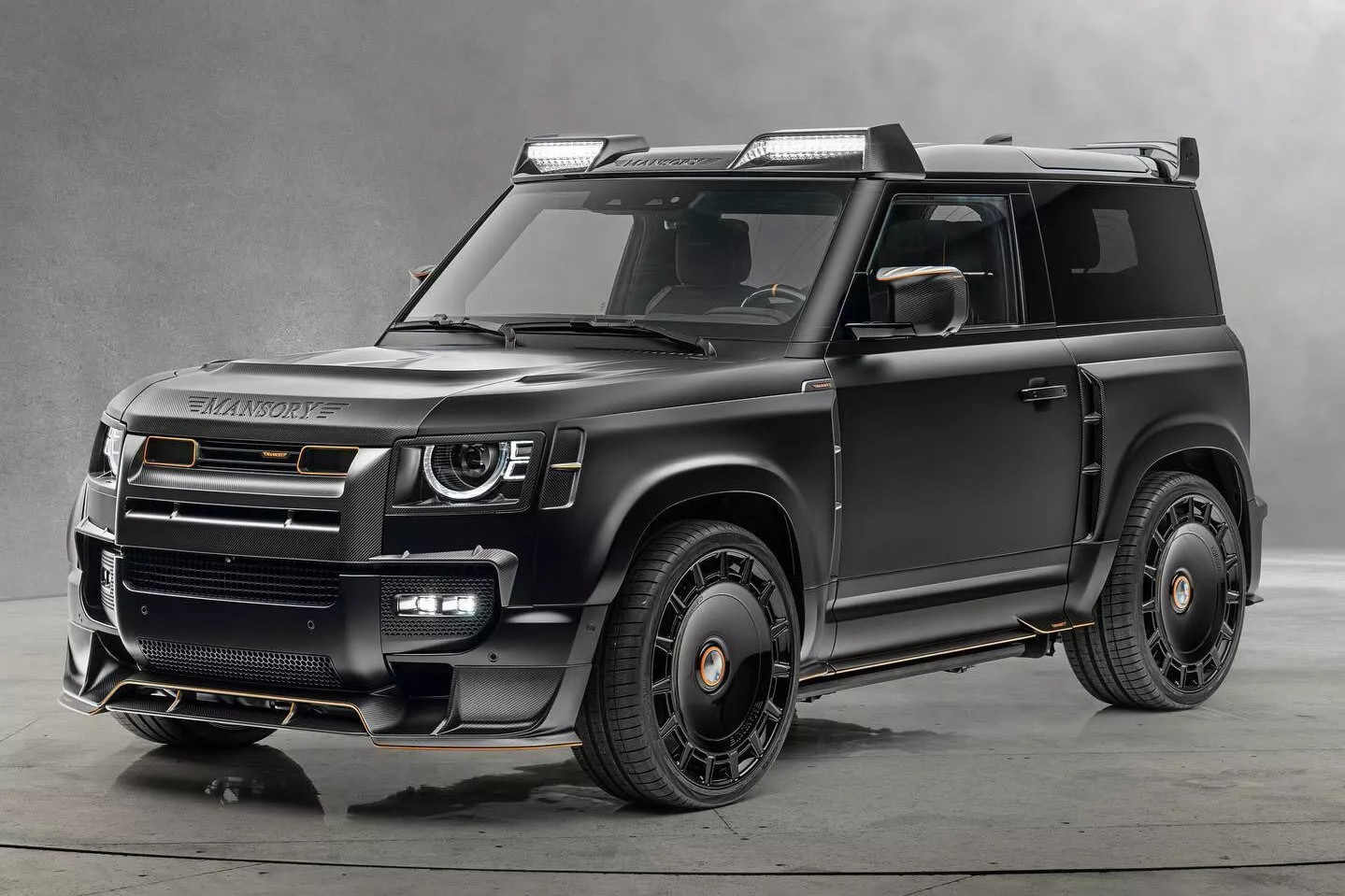 Mansory nâng cấp Land Rover Defender với diện mạo hầm hố và mạnh như siêu xe