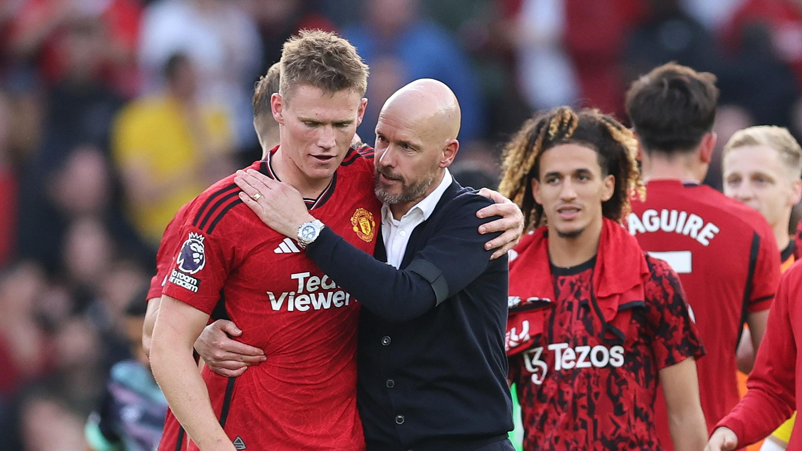 Erik ten Hag nói gì với McTominay trước khi vào cứu MU phút cuối