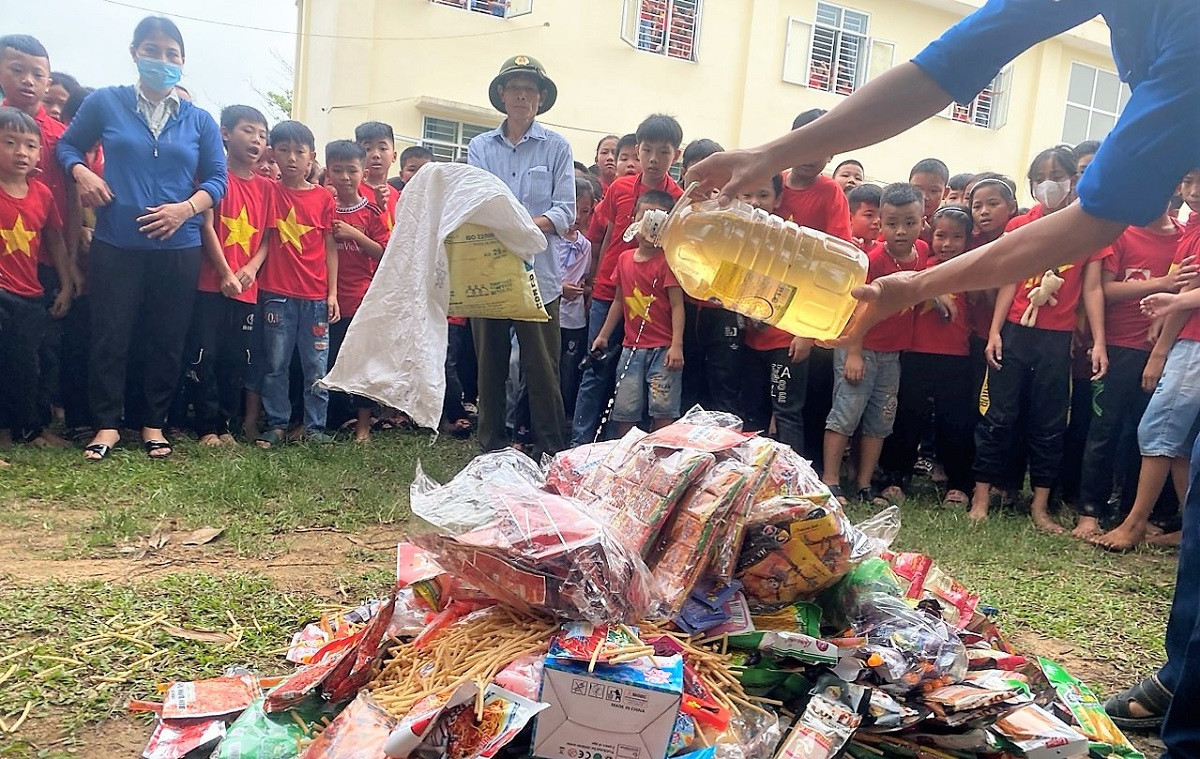 Tăng cường giáo dục học sinh về tác hại của thực phẩm '3 không'