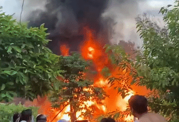 Bản tin cuối ngày 8/10: Cháy xưởng sơn ở Đồng Nai, cột khói bốc cao nghi ngút