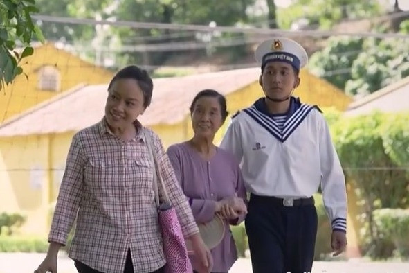 Cuộc chiến không giới tuyến tập 20: Bà nội lên đơn vị thăm Hiếu