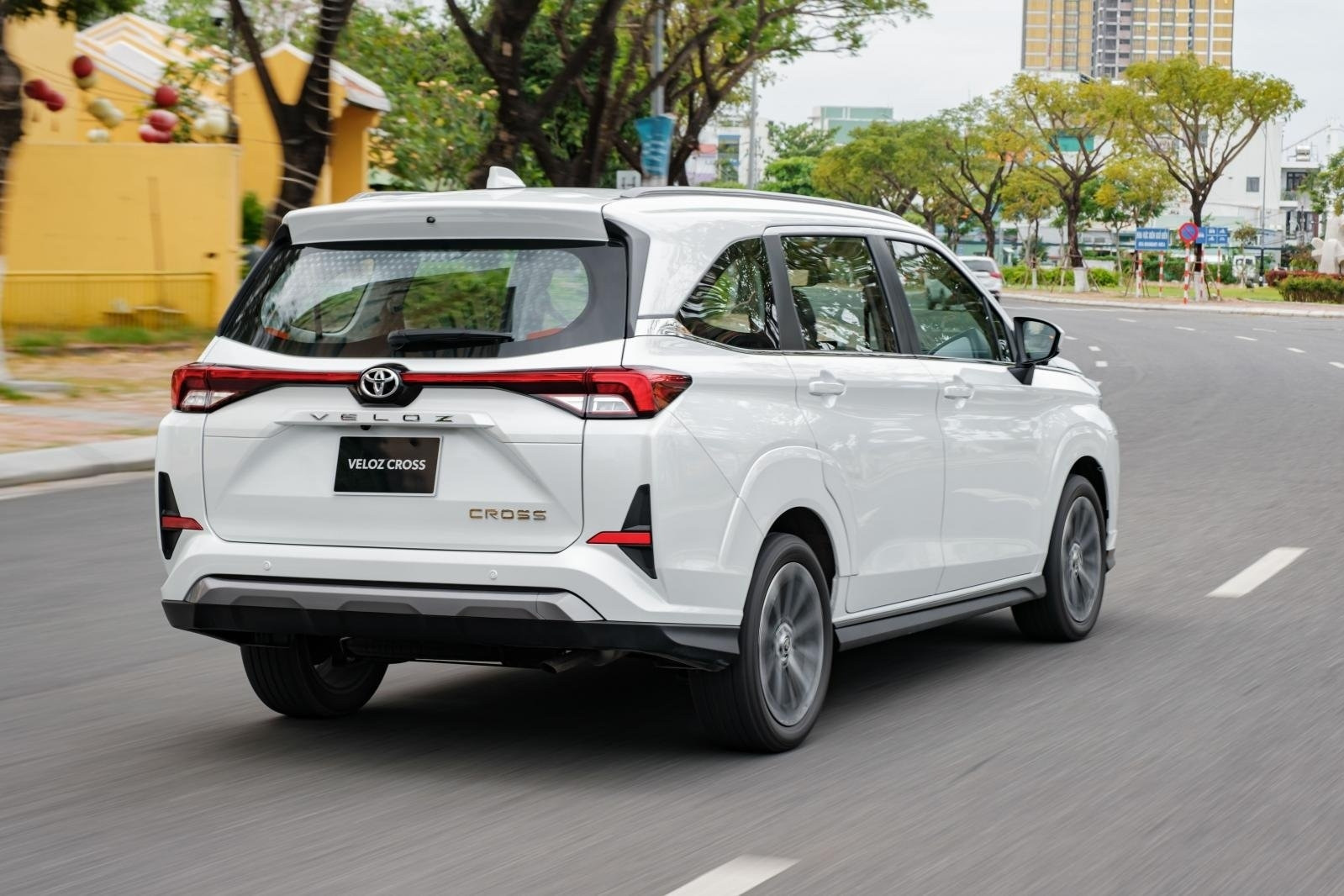 Giá hơn 600 triệu, ngoài Toyota Veloz có thể chọn được những xe gầm cao nào?