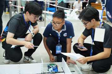 Học sinh Việt Nam so tài tối ưu, điều khiển robot