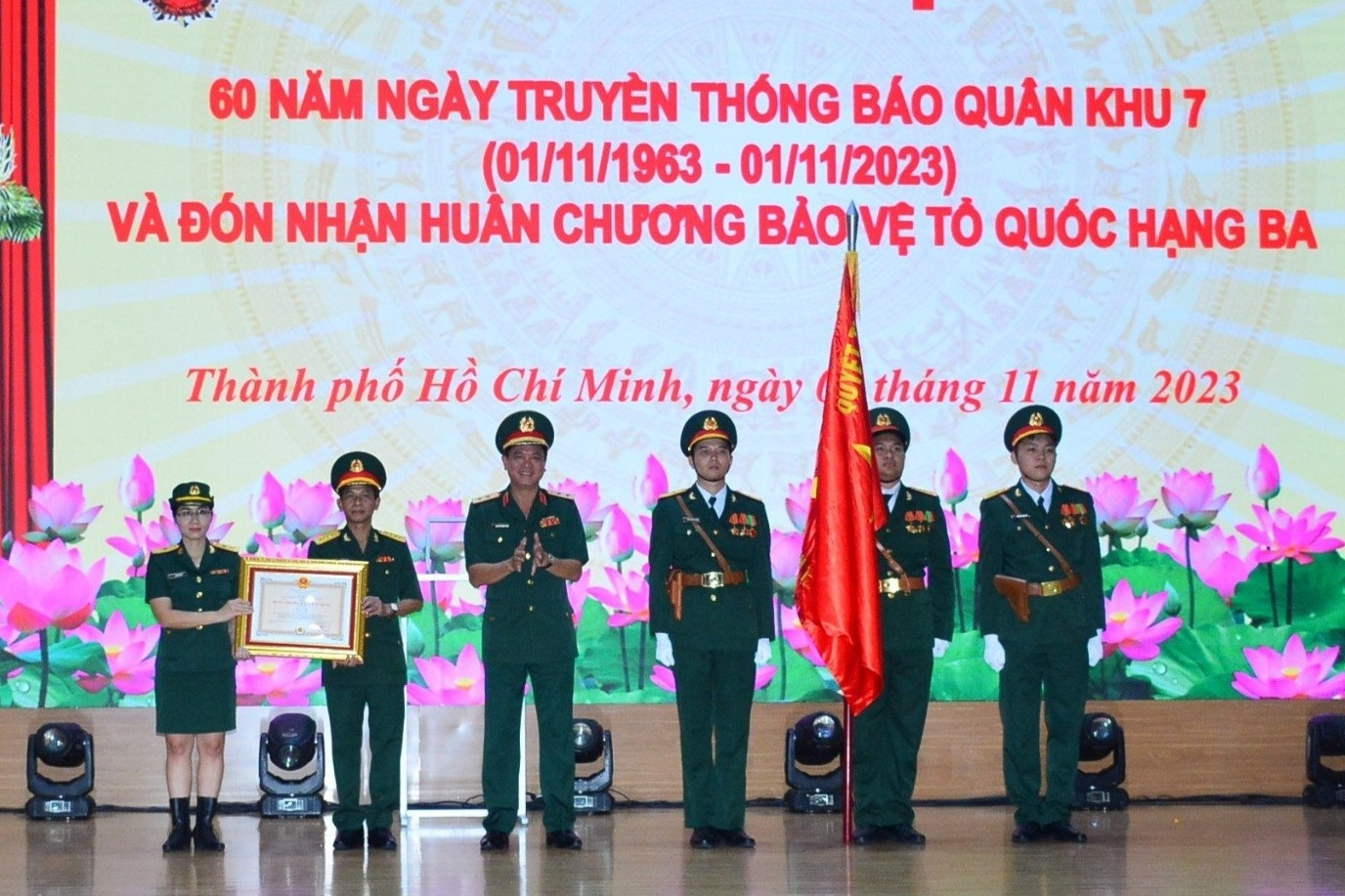 Báo Quân khu 7 nhận Huân chương Bảo vệ Tổ quốc hạng Ba