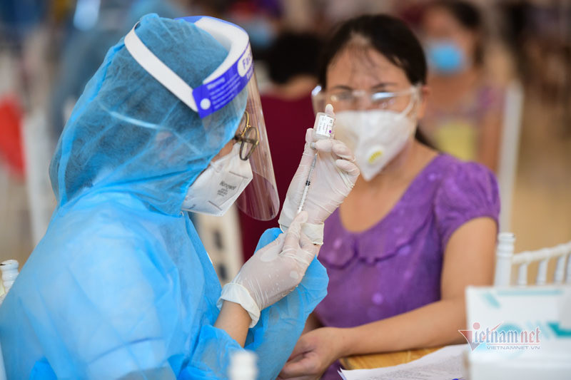 ngay 15 11 them 99 7 trieu lieu vac xin duoc tiem 8 616 ca covid 19 mac moi 1.jpg