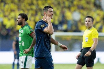 Ronaldo tức giận đòi thay trọng tài chính ở cúp Saudi