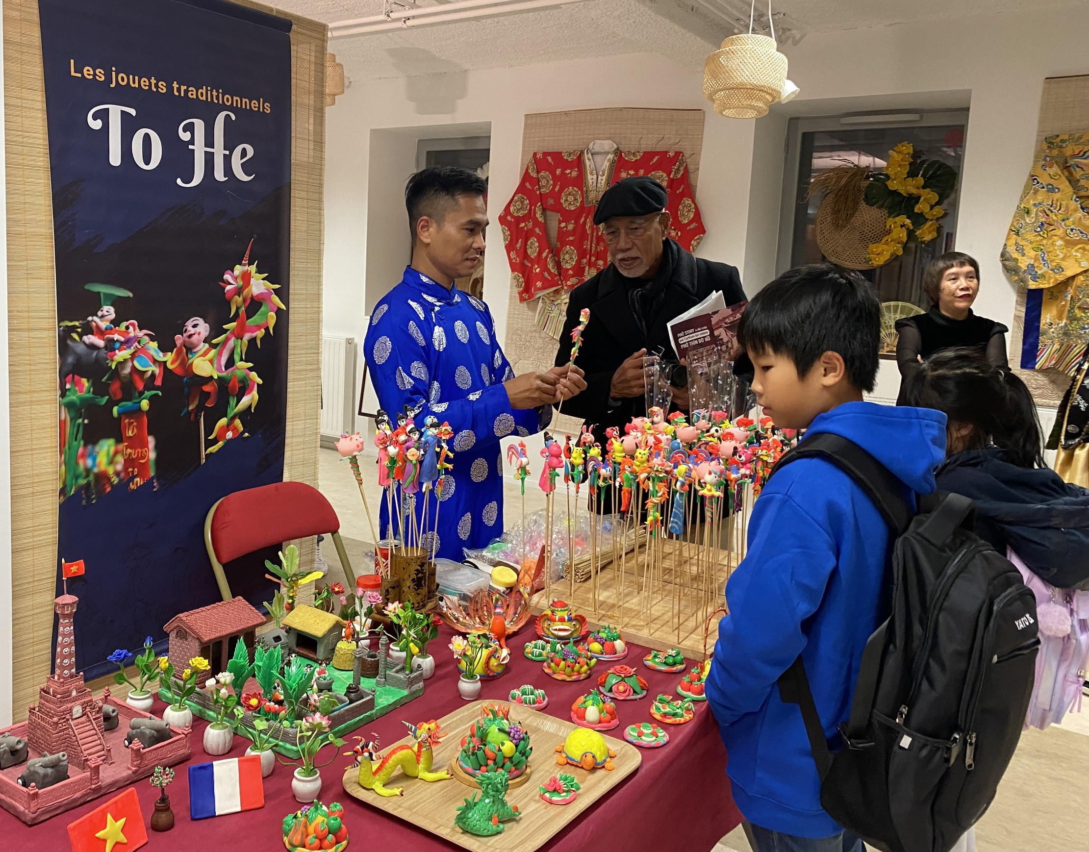 6 cong chung phap yeu thich trai nghiem nan to he.jpg