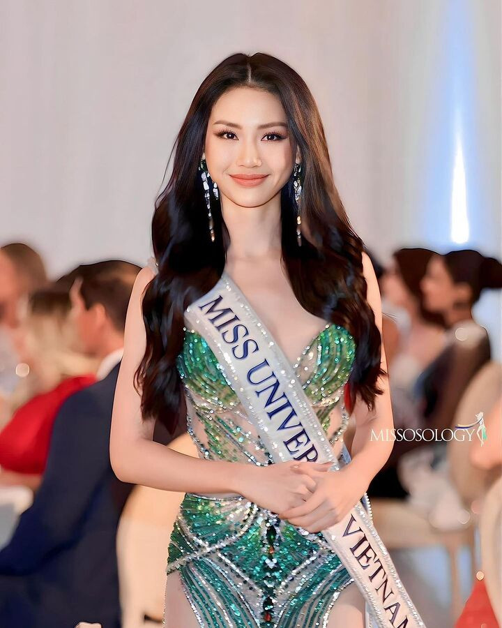 Bùi Quỳnh Hoa tự tin giao lưu bằng 3 thứ tiếng ở Miss Universe 2023