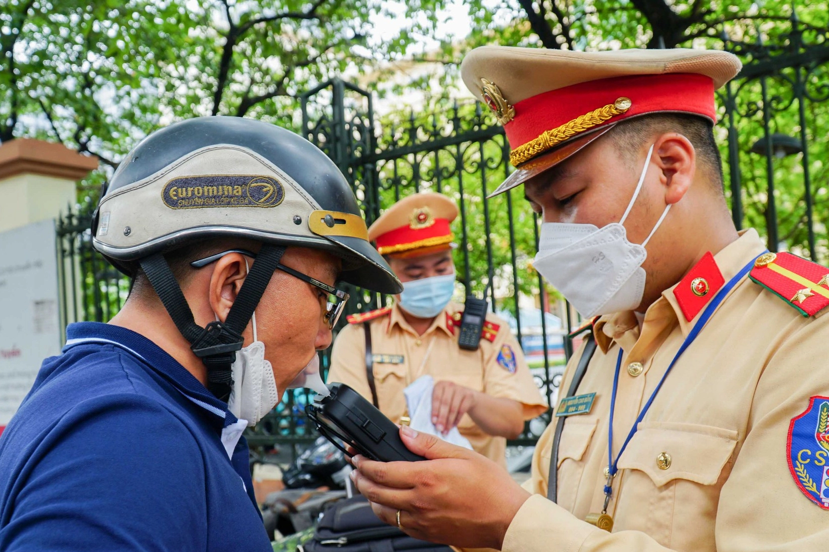 Bản tin trưa 10/11: Cân nhắc quy định 'cấm tuyệt đối nồng độ cồn' với lái xe