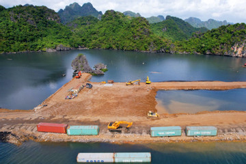Bộ TN&MT đề nghị Quảng Ninh làm rõ ĐTM dự án 'quây núi' ở vùng đệm vịnh Hạ Long