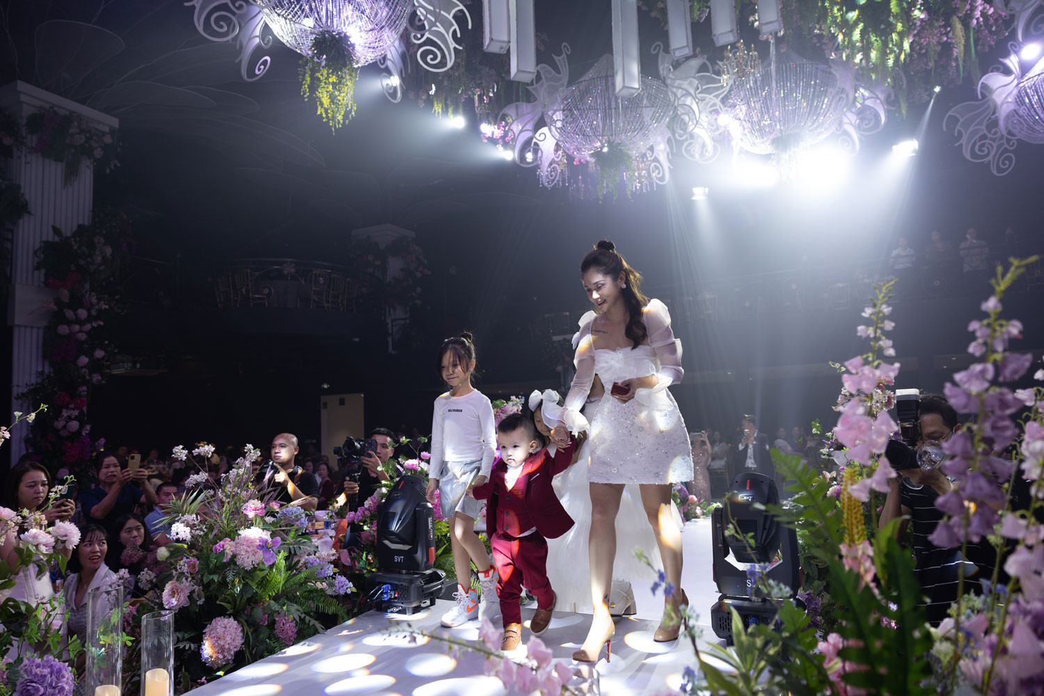 con trai tiger minh khoi mang nhan cho bo.jpg