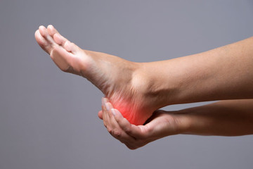 Điểm danh 6 nguyên nhân khiến gót chân đau nhói khi di chuyển