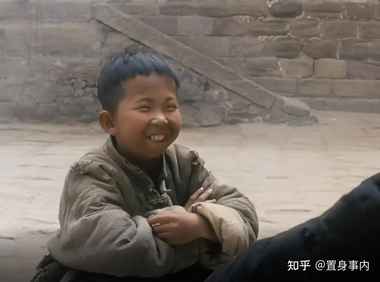 Nam diễn viên xấu nhất Trung Quốc sở hữu khối tài sản hàng trăm triệu NDT, cưới vợ đẹp kém 14 tuổi ảnh 1