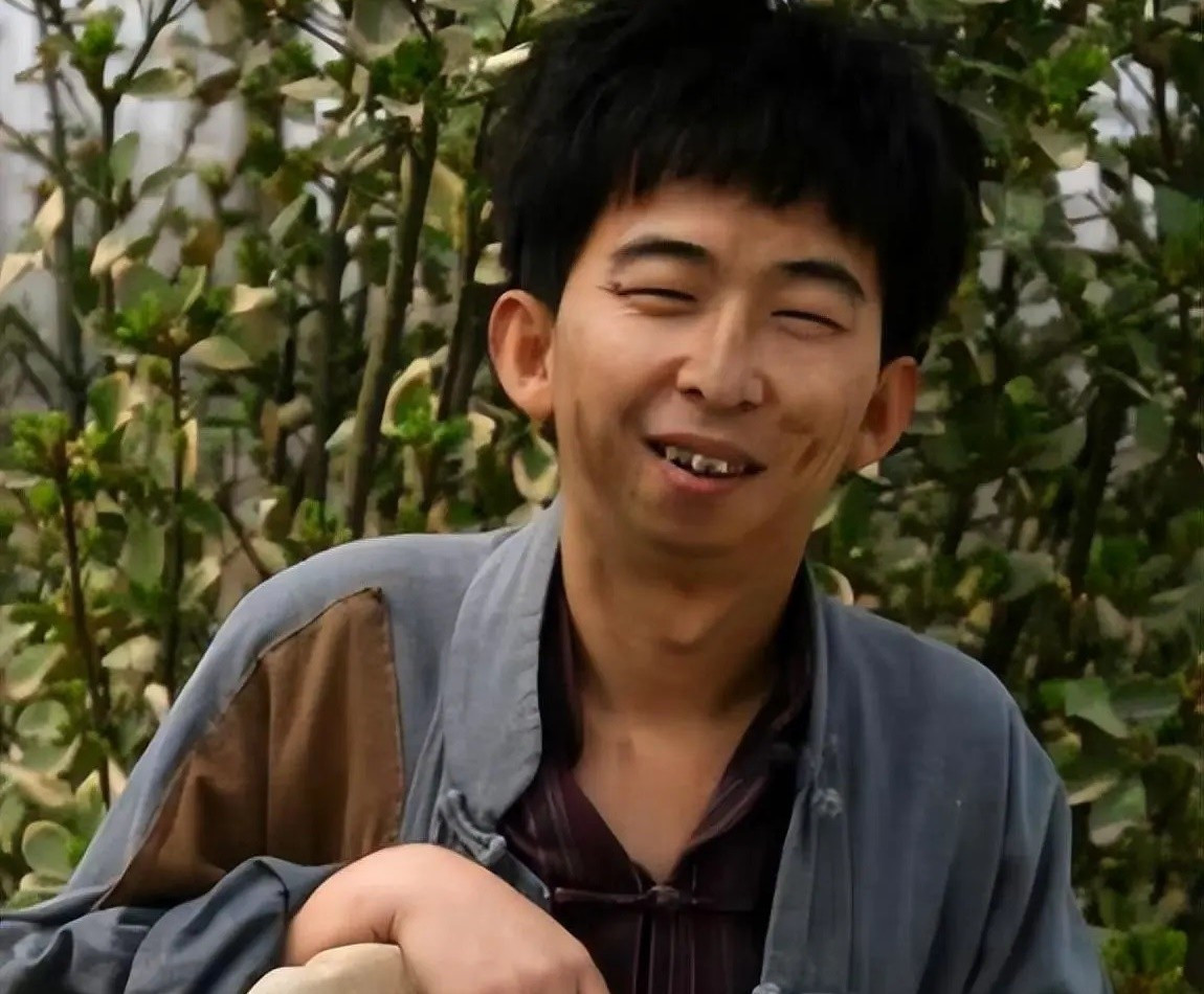 Nam diễn viên xấu nhất Trung Quốc sở hữu khối tài sản hàng trăm triệu NDT, cưới vợ đẹp kém 14 tuổi ảnh 2