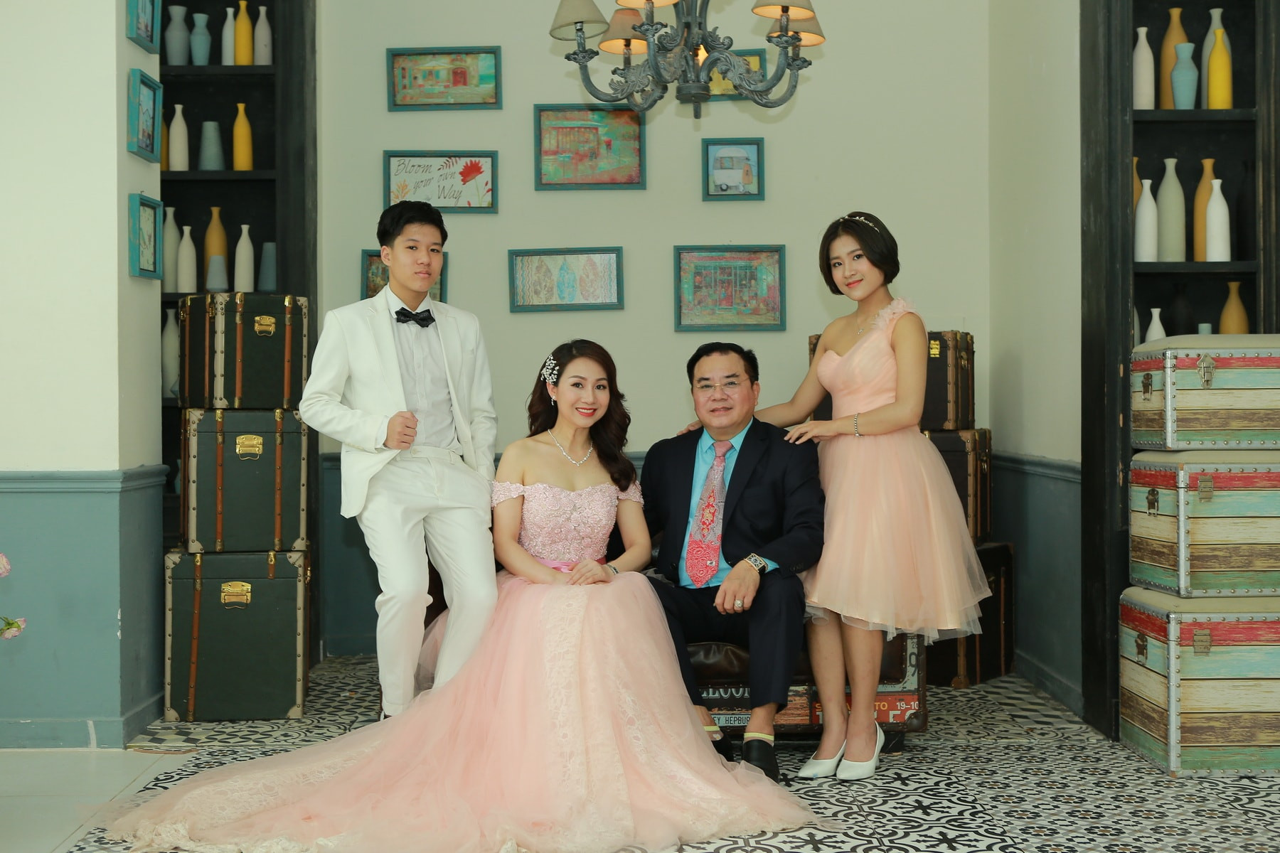 Ngọc hoàng đầu tiên Táo quân: Là đại tá, sếp của Tự Long, sống hạnh phúc bên vợ đẹp kém 13 tuổi - Ảnh 5.