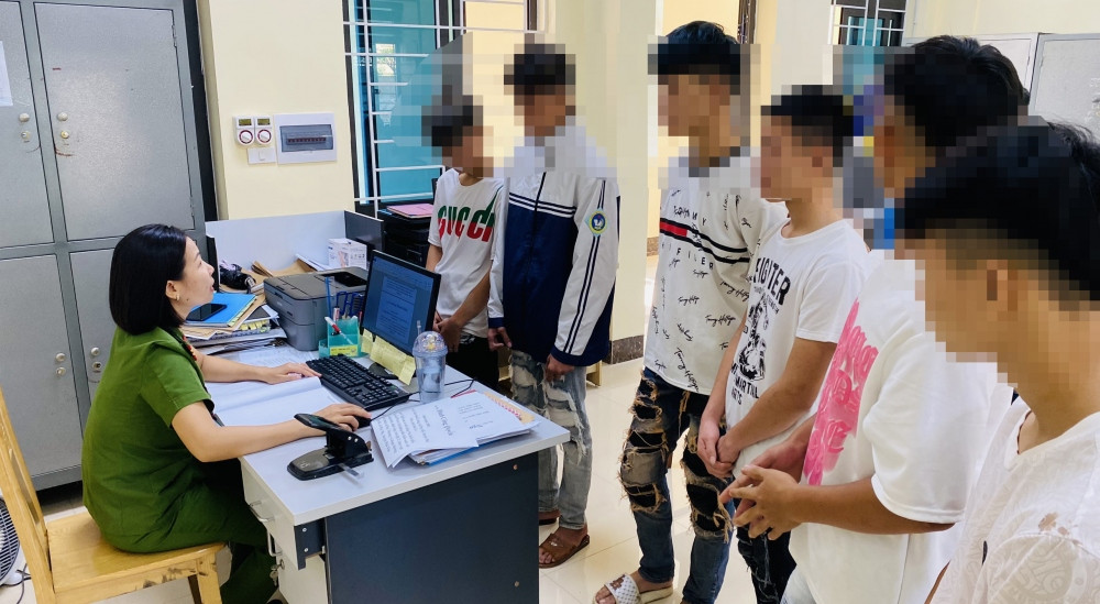 nhom thanh nien.jpeg