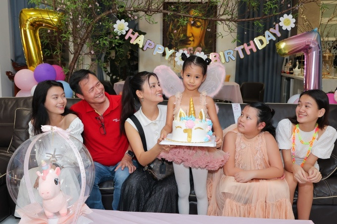 Vũ Thu Phương: 'Chồng từng đưa con riêng cùng đi cua tôi' - Ảnh 2.