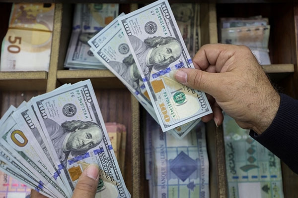 Bản tin tài chính sáng 12/11/2023: Giá vàng và USD kết tuần giảm, dầu đi lên