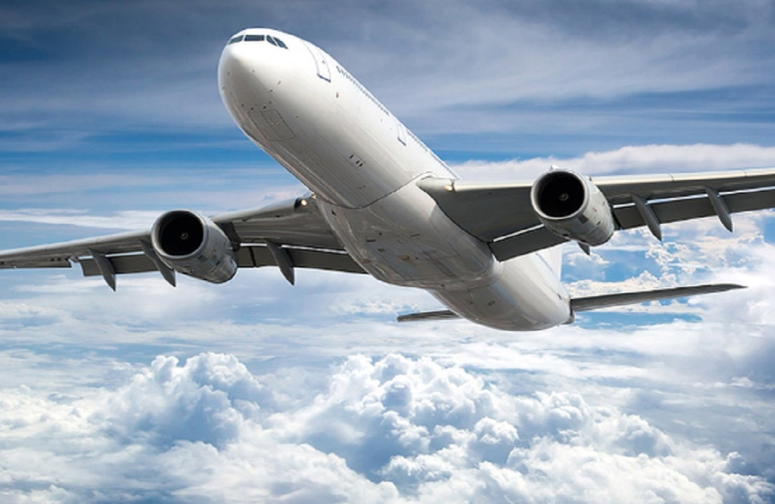 Định hạ cánh máy bay để cấp cứu hành khách, cơ trưởng bị cơ phó rút súng dọa bắn