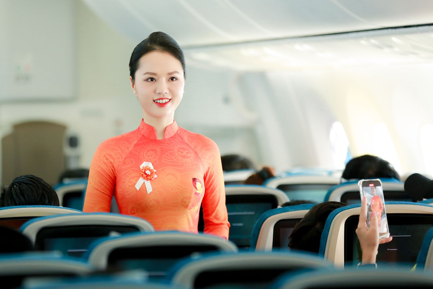 Lần đầu trình diễn thời trang trên máy bay