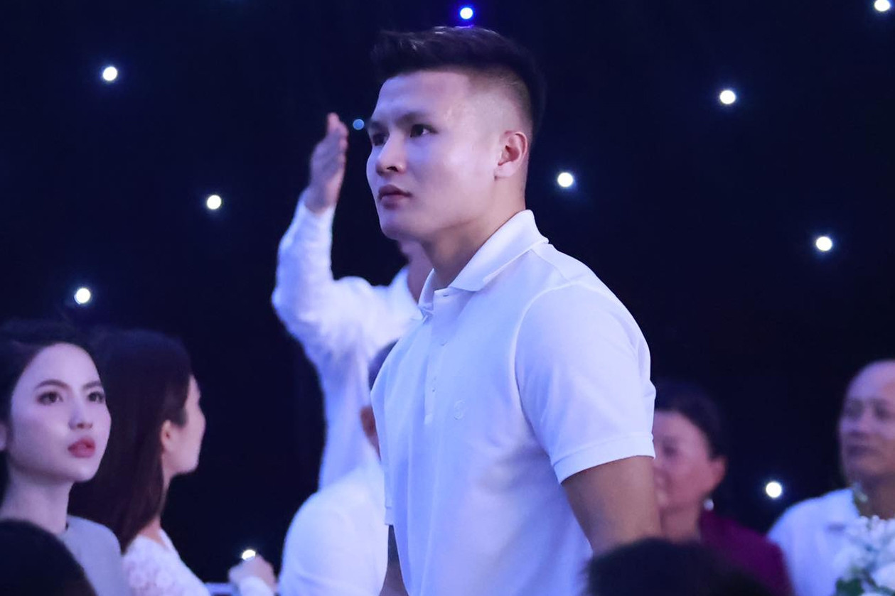 Quang Hải và dàn sao Việt Nam dự lễ cưới Văn Hậu - Hải My