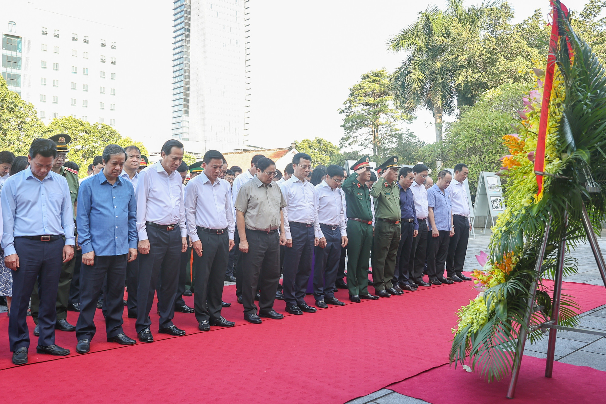 Thủ tướng dâng hương tại Khu Văn hóa tưởng niệm Chủ tịch Hồ Chí Minh ở Thanh Hóa- Ảnh 1.