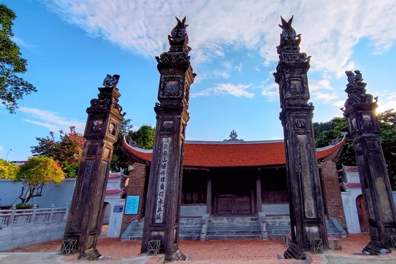 Trình diễn thực cảnh trên sông Hồng tái hiện văn hoá lịch sử đình Chèm