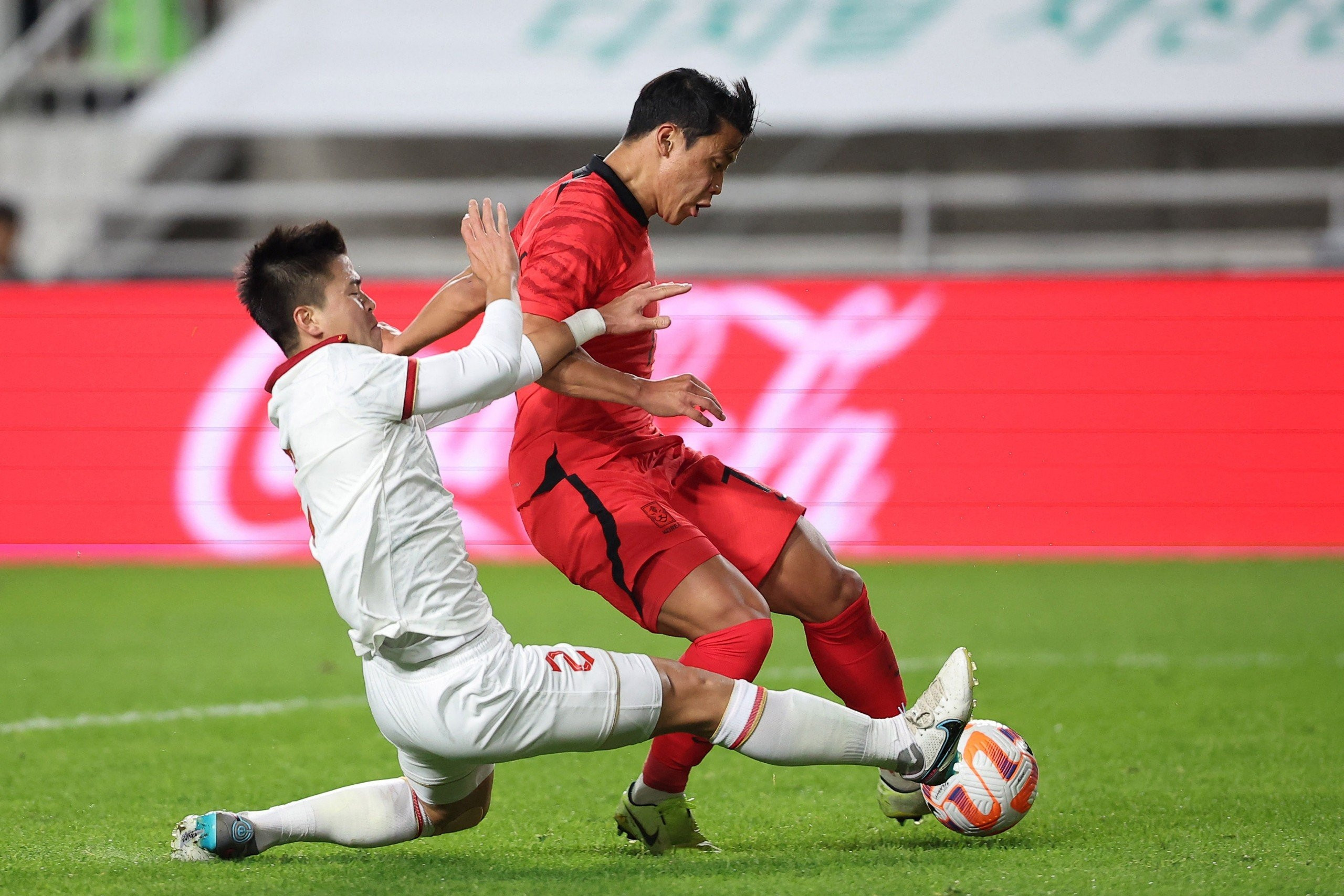 Tuyển Việt Nam: Vì sao hàng thủ thủng nhiều vẫn là... an tâm nhất?