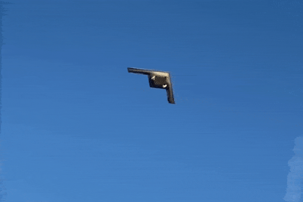 Video máy bay ném bom thế hệ 6 của Mỹ cất cánh lần đầu tiên