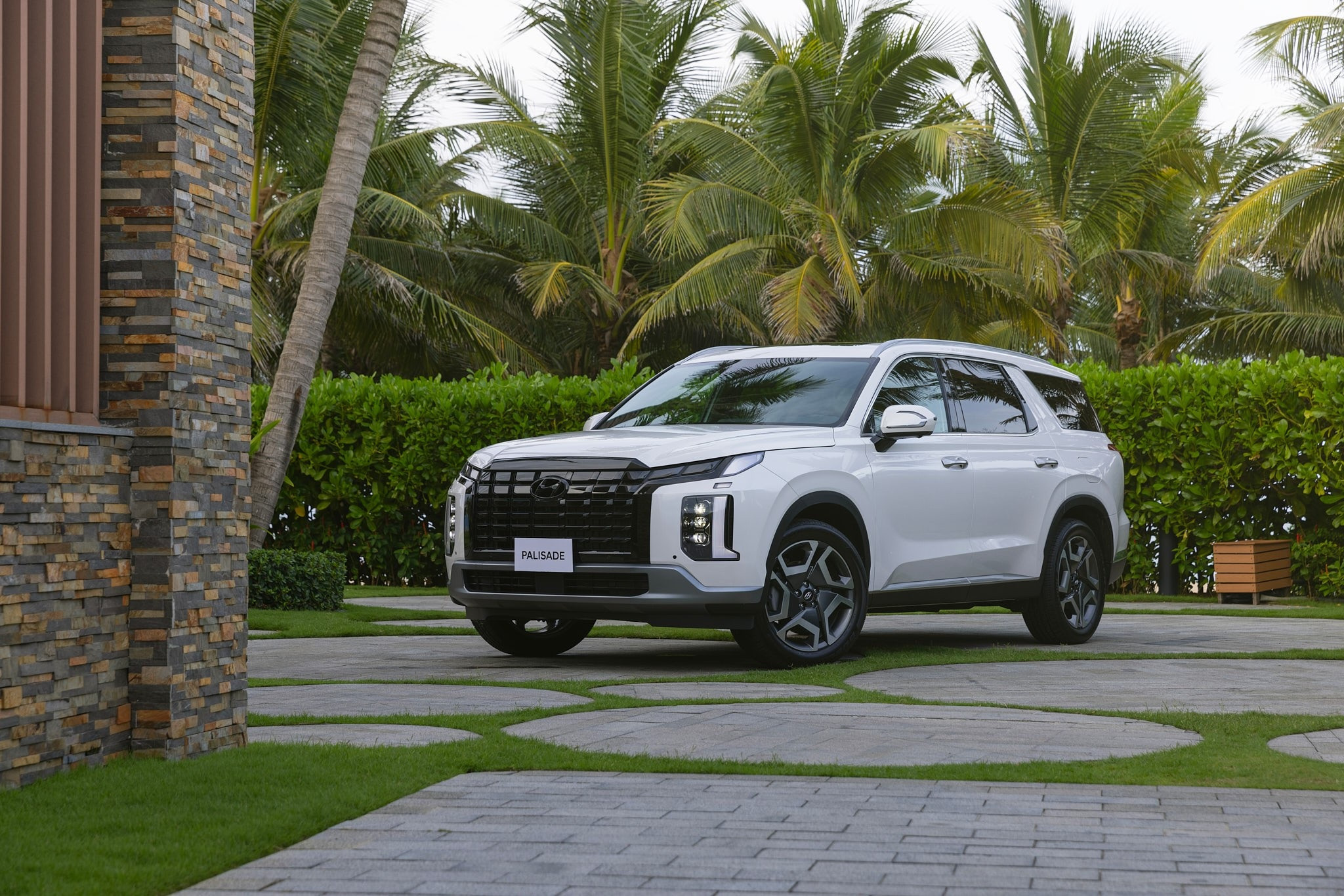 Hyundai Palisade 'đội giá' gần 100 triệu đồng tại đại lý