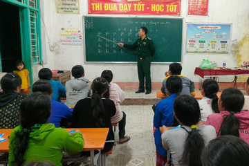 Lớp học xóa mù chữ cho phụ nữ vùng biên ở Thanh Hóa