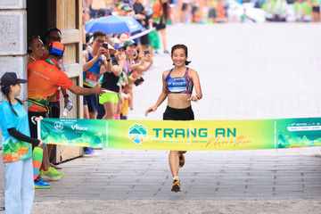 Nguyễn Thị Oanh phá kỷ lục, vô địch giải chạy ở Tràng An