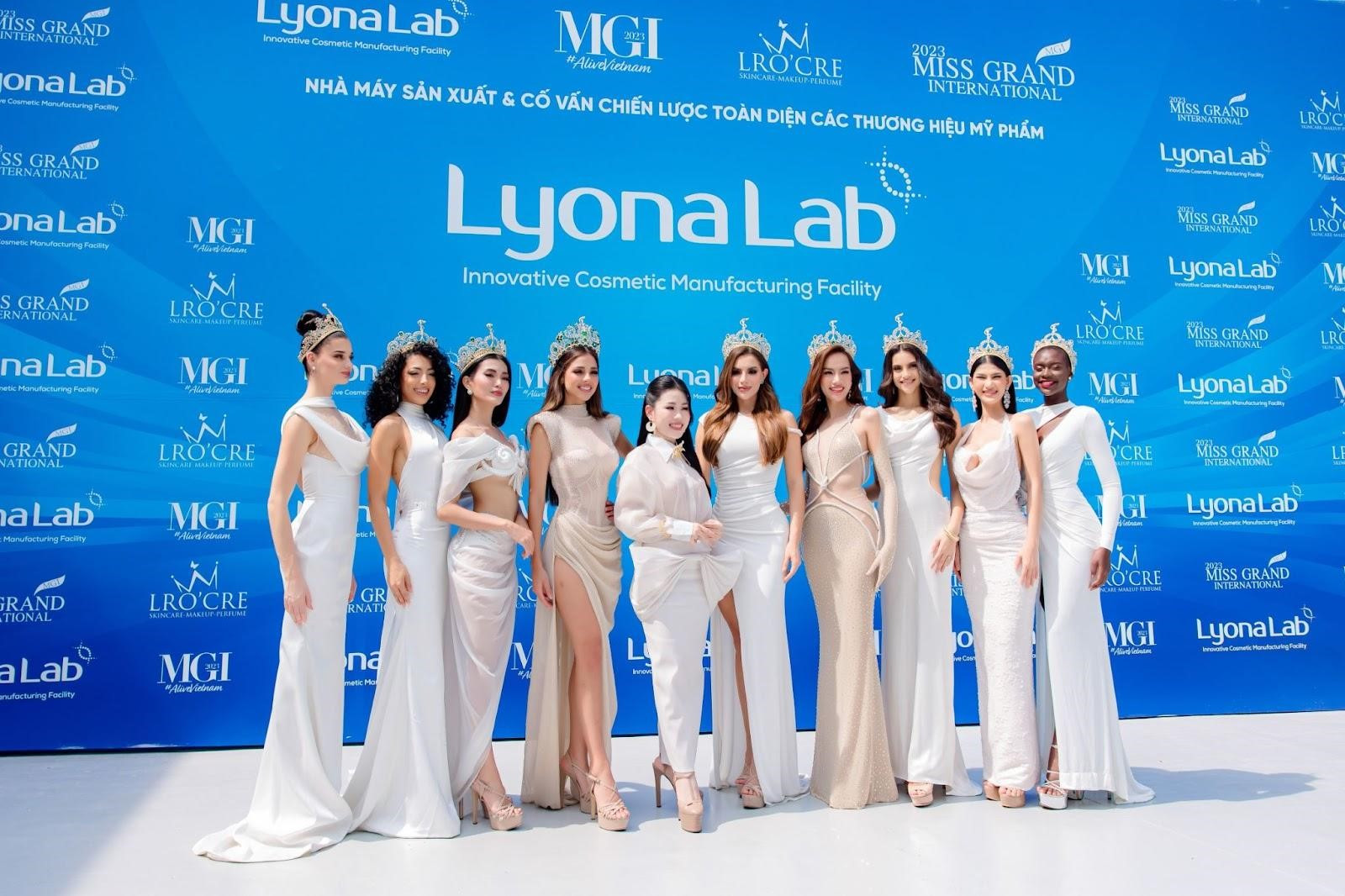 03 ava lyona lab.jpg