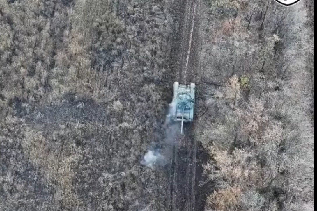 Cận cảnh UAV Ukraine truy đuổi xe tăng Nga