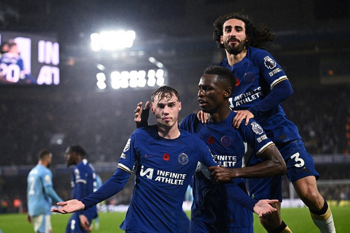 Chelsea và Man City cưa điểm ở trận cầu 8 bàn thắng