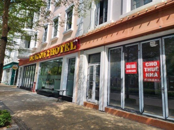 Many restaurants and hotels in Ha Long Bay have to shut down due to the lack of tourists. ảnh 2